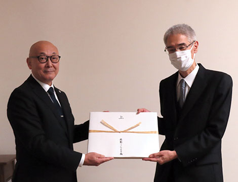 画像：「靖國」カレンダー　献上